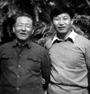 习近平与父亲习仲勋.jpg